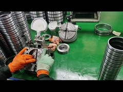 Sferische rollenlagers worden getest op hun precisie